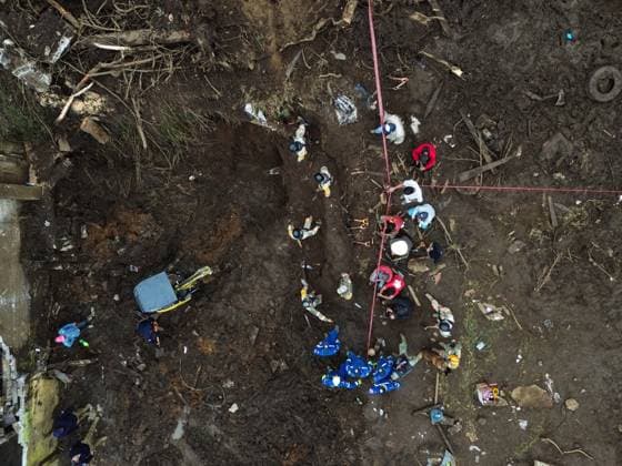 (251013) -- HUAUCHINANGO(MEXICO), Oct. 13, 2025 -- This aerial drone photo taken on Oct. 13, 2025 shows rescue workers conducting a search in a landslide caused by the heavy rain in Huauchinango, Puebla state, Mexico. At least 64 people have died and dozens remain missing after days of torrential rains and flooding that hit central and eastern Mexico last week, authorities said Monday. (Photo by Francisco Canedo Xinhua) MEXICO-HUAUCHINANGO-HEAVY RAIN-AFTERMATH FuxLangxisike¡¤kanieduo 