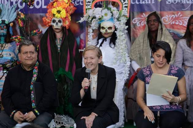 Xochimilco Mayor s Office Prepares For Various Cultural Activities For The Day Of The Dead In Mexico People dress as catrinas and accompany authorities from the Xochimilco mayor s office in Mexico City, Mexico, where they hold a press conference to announce various cultural activities to commemorate the Day of the Dead in Mexico on November 1 of this year, on October 13, 2025. Mexico City Mexico City Mexico  Copyright: xGerardoxVieyrax originalFilename: vieyra-notitle251013_np69W.jpg