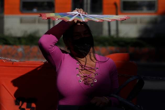 Sex Workers Protest Against Bike Lane On Calzada De Tlalpan, Mexico City Sex workers in Mexico City, Mexico, on October 13, 2025, march on Calzada de Tlalpan to demand an end to criminalization, discrimination, and violence against those who engage in sex work. The sex workers specifically argue against a bike path along this road, which affects their sources of income in the run-up to the 2026 World Cup. Mexico City Mexico City Mexico  Copyright: xGerardoxVieyrax originalFilename: vieyra-notitle251013_npv8d.jpg