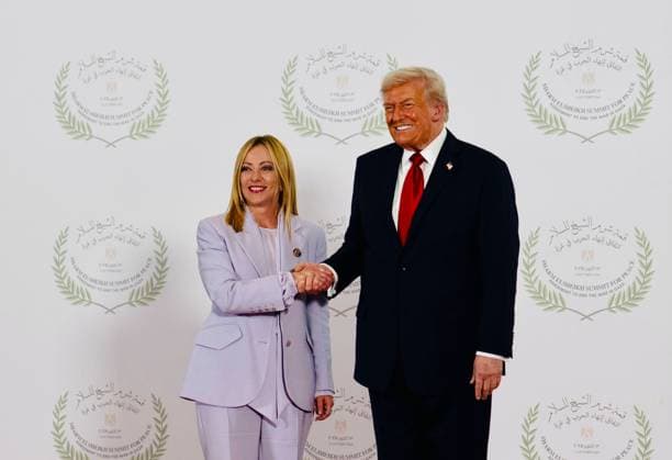 Ceremony for the signing of the Middle East Peace Plan 13 10 2025 Sharm el Sheikh, Signing ceremony of the Middle East Peace Plan, pictured is Prime Minister Giorgia Meloni with US President Donald Trump, Credit:Ufficio Stampa Avalon Egypt, Sharm El Sheikh  Copyright: xUfficioxStampax xAvalonx 1045387879