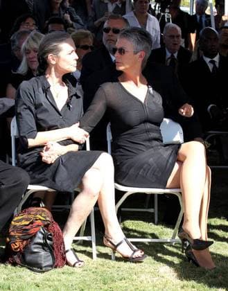 Jamie Lee Curtis and Kelly Curtis attend the funeral for Curtis father, actor Tony Curtis, at the Palm Mortuary & Cemetery. Curtis died on September 29 at age 85 Henderson, Nevada - 04.10.10, United States WENN 5551543.jpg