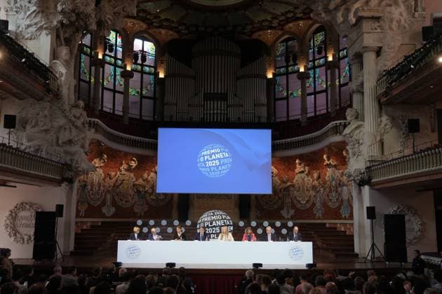 Press conference the day before the presentation of the 78th Planeta Novel Prize The president of Grupo Planeta, José Crehueras 4i , together with the jury, during a press conference the day before the presentation of the Planeta Prize, at the Palau de la Música, on 14 October 2025, in Barcelona, Catalonia Spain The Planeta Prize, which will be held tomorrow, 15 October, is the largest financial award in the world, surpassing the Nobel Prize, The winning novel is awarded 1,000,000Ä and the runner-up 200,000Ä It is not only a literary event, but also a social one, which fulfills the objective of placing the award-winning Spanish authors in levels of diffusion and popularity 14 OCTOBER 2025 Barcelona, Catalunya Barcelona, Catalunya Espana Copyright: xDavidxZorrakinox 7026567