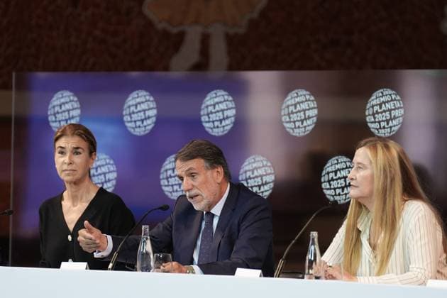 Press conference the day before the presentation of the 78th Planeta Novel Prize The president of Grupo Planeta, José Crehueras c , together with the writers Luz Gabás d , and Carmen Posadas i during a press conference the day before the presentation of the Planeta Prize, at the Palau de la Música, on 14 October 2025, in Barcelona, Catalonia Spain The Planeta Prize, which will be held tomorrow, 15 October, is the largest financial award in the world, surpassing the Nobel Prize, The winning novel is awarded 1,000,000Ä and the runner-up 200,000Ä It is not only a literary event, but also a social one, which fulfills the objective of placing the award-winning Spanish authors in levels of diffusion and popularity 14 OCTOBER 2025 Barcelona, Cata Copyright: xDavidxZorrakinox 7026586