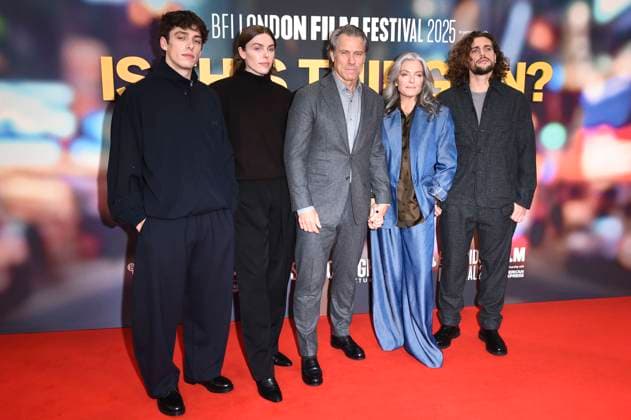 John Bishop mit Familie bei der Premiere des Kinofilms Is This Thing On? auf dem 69. BFI London Film Festival 2025 in der Royal Festival Hall. London, 14.10.2025
