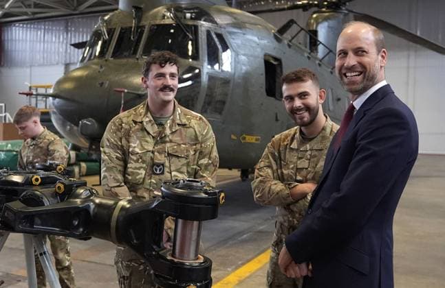 Royal visit to RAF Benson The Prince of Wales (right) meets with maintenance crew from No. 28 (AC) Sqn during a visit to RAF Benson in Wallingford, Oxfordshire. Picture date: Wednesday October 15, 2025., Credit:Andrew Matthews Avalon UK, Wallingford  Copyright: xAndrewxMatthewsx xAvalonx 1045749143