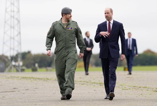 Royal visit to RAF Benson The Prince of Wales (right) arrives for a visit to RAF Benson in Wallingford, Oxfordshire. Picture date: Wednesday October 15, 2025., Credit:Andrew Matthews Avalon UK, Wallingford  Copyright: xAndrewxMatthewsx xAvalonx 1045749176