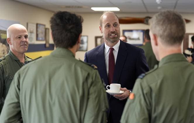 Royal visit to RAF Benson The Prince of Wales meets aircrew and staff from No. 28 (AC) Sqn and No. 22 Sqn during a visit to RAF Benson in Wallingford, Oxfordshire. Picture date: Wednesday October 15, 2025., Credit:Andrew Matthews Avalon UK, Wallingford  Copyright: xAndrewxMatthewsx xAvalonx 1045749318