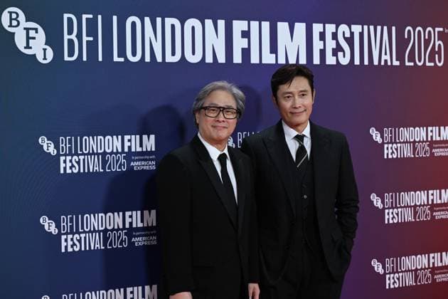 NO OTHER CHOICE Gala at 69th BFI London Film Festival LONDON, UNITED KINGDOM - OCTOBER 15: Lee Byung-hun (R) and director Park Chan-wook (L) attend the UK premiere of NO OTHER CHOICE during the 69th BFI London Film Festival at the Royal Festival Hall in London, United Kingdom on October 15, 2025. Rasid Necati Aslim Anadolu Greater London United Kingdom. Editorial use only. Please get in touch for any other usage.  Copyright: x2025xAnadoluxRasidxNecatixAslimx