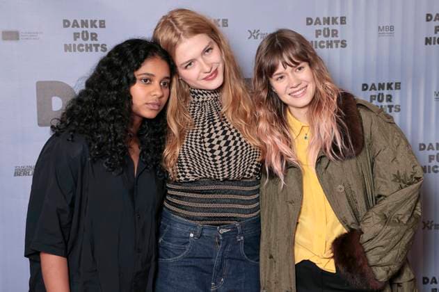 Safinaz Sattar, Sonja Weißer und Lea Drinda bei der Premiere des Kinofilms Danke für nichts im Filmtheater Colosseum. Berlin, 15.10.2025
