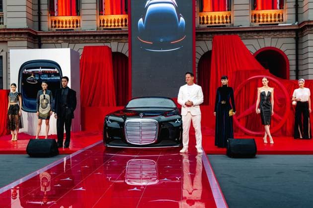 VIDEO: Fans drool over Mercedes’ jaw-dropping Vision Iconic concept car Story from Jam Press (Mercedes Concept Release) Pictured: The world premiere of the Vision Iconic in Shanghai 2025. VIDEO: Fans drool over Mercedes’ jaw-dropping Vision Iconic concept car Mercedes has unveiled a stunning new concept motor that’s left car lovers around the world drooling. The Mercedes-Benz Vision Iconic pays tribute to the brand’s rich history while offering a bold glimpse into its high-tech future. The breathtaking two-door coupé showcases how the German giant’s cars of tomorrow could look - and fans can’t get enough of it. The sleek motor boasts a gigantic grille inspired by classics like the W108, W111 and 600 Pullman - complete with a chrome f  Copyright: xJamxPress Mercedes-BenzxAG