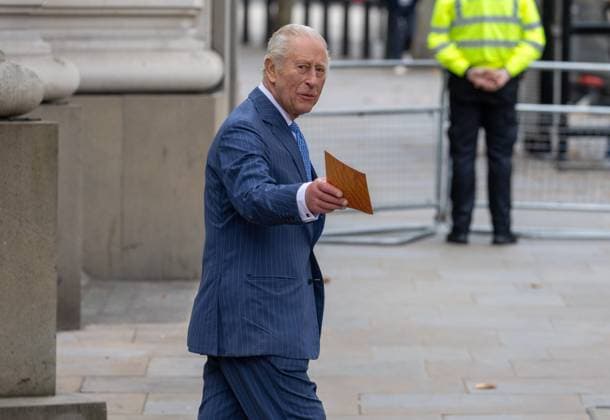King Charles III visits High Commission of Australia in London LONDON, UNITED KINGDOM - OCTOBER 16: King Charles III leaves Australian High Commission in London, United Kingdom on October 16, 2025. King Charles visit is to commemorate the 40th year of the hardback of Ulu?u-Kata Tju?a National Park. The park is considered one of the most striking and culturally iconic places in Australia. Ulu?u and Kata Tju?a are separate large geological rock formations, which are sacred sites for A?angu, the First Nations people of the region. Ilyas Tayfun Salci Anadolu London United Kingdom. Editorial use only. Please get in touch for any other usage.  Copyright: x2025xAnadoluxIlyasxTayfunxSalcix