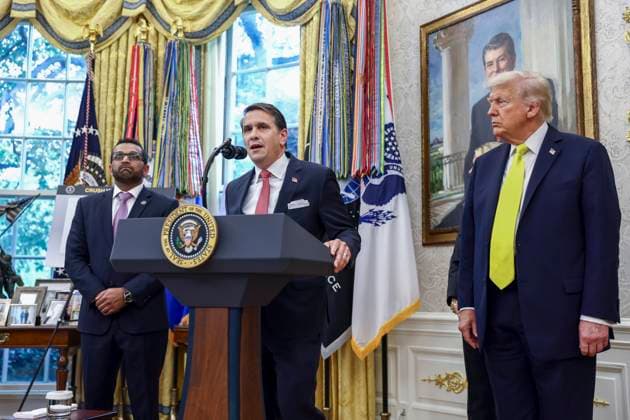 United States Deputy Attorney General Todd Blanche (C), with Kash Patel, Director, Federal Bureau of Investigation (FBI) (L) and US President Donald J. Trump (R), delivers remarks during a press conference with US President Donald Trump in the Oval Office of the White House in Washington, DC, USA, 15 October 2025. President Trump announced the results of Operation Summer Heat, a federal nationwide violent crime reduction operation. Copyright: xIndependentxStillxPoolxphotox 2025xEuropeanxPressphotoxAgencyx(EPA)xfromxConsolidatedxNewsxPhotosxAllxRightsxReservedx