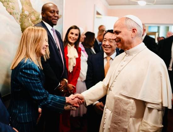 October 16, 2025, Roma: La premier Giorgia Meloni con Papa Leone XIV alla Giornata Mondiale dell Alimentazione, in occasione dell80Â° anniversario della FAO presso la sede della FAO, Roma 16 ottobre 2025. ANSA ufficio stampa Palazzo Chigi +++ UFFICIO STAMPA +++ FOTO NON IN VENDITA - DA USARE SOLO PER FINI GIORNALISTICI +++ NPK +++.--- .An handout picture, provided by Palazzo Chigi press office, shows the italian prime minister Giorgia Meloni with Pope Leo XIV at World Food Day, on the occasion of the 80th anniversary of FAO at FAO headquarters, Rome, 16 October 2025. ANSA Palazzo Chigi press office ANSA Palazzo Chigi Press Office handout +++ ANSA PROVIDES ACCESS TO THIS HANDOUT PHOTO TO BE USED SOLELY TO ILLUSTRATE NEWS REPORTING O  - ZUMAa110 20251016_zaf_a110_030 Copyright: xUfficioxStampaxPalazzoxChigix