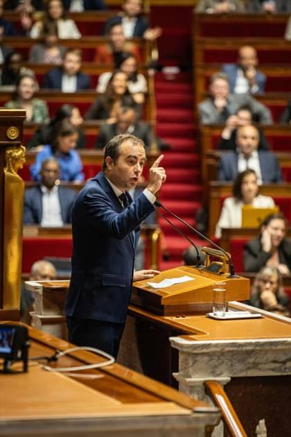 News Bilder des Tages Debate On The No-Confidence Vote At The National Assembly, In Paris Sebastien Lecornu, the French Prime Minister, speaks at the Hemicycle during the debate on the motion of no-confidence vote against his government at the National Assembly in Paris, France, on October 16, 2025. Paris Paris France  Copyright: xTelmoxPintox originalFilename: pinto-debateon251016_npQ2R.jpg