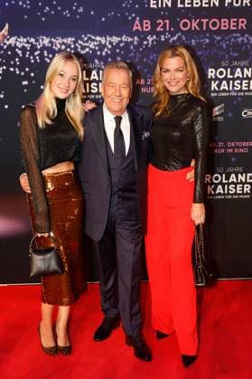 Weltpremiere des Konzertfilms 50 JAHRE ROLAND KAISER EIN LEBEN FÜR DIE MUSIK Münster, 16.10.2025 Annalena Keiler , Roland Kaiser und Saskia Leppin bei der Weltpremiere des Roland Kaiser Kinofilms 50 Jahre Roland Kaiser Ein Leben für die Musik im Cineplex Kino Münster Nordrhein-Westfalen Germany Copyright: xMatthiasxGränzdörferx