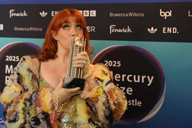 Entertainment Bilder des Tages CMAT ,arrives at Mercury Prize Awards, at Utilita Arena, Newcastle, on 16 October 2025 ,CMAT arrives at Mercury Prize Awards, at Utilita Arena, Newcastle, on 16 October 2025, Credit:David Wala Avalon England, Tyne and Wear, Newcastle  Copyright: xDavidxWalax xAvalonx 1045995925