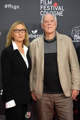 Katharina Blum (Medienstiftung NRW) und Werner Herzog bei der Ankunft zur Auszeichnung mit dem Filmpreis Koeln im Rahmen der Film Festvial Cologne Awards am 16.10.2025 im Cineplex Filmpalast in Koeln Film Festival Cologne Awards 2025 in Koeln