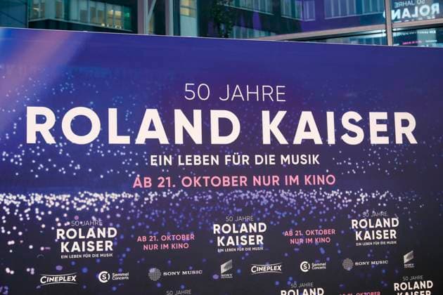 Weltpremiere des Roland Kaiser Konzertfilm 50 Jahre Roland Kaiser - Ein Leben für die Musik in Münster Münster, 16.10.2025 Roland Kaiser Wand bei der Weltpremiere des Roland Kaiser-Konzertfilms in Münster NRW Copyright: xMatthiasxGränzdörferx