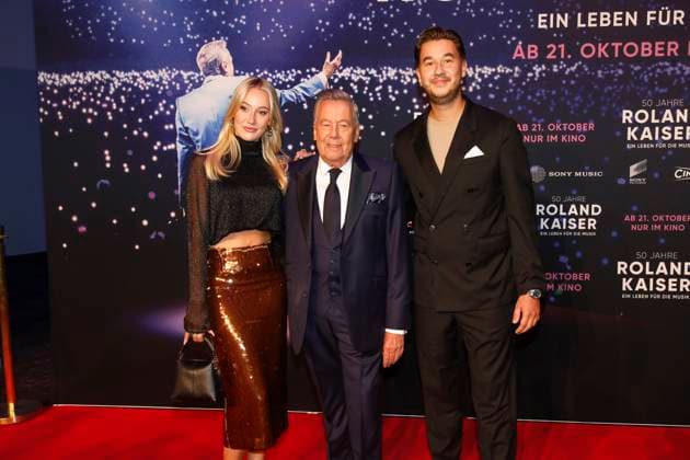 Weltpremiere des Roland Kaiser Konzertfilm 50 Jahre Roland Kaiser - Ein Leben für die Musik in Münster Münster, 16.10.2025 Annalena Kaiser, Roland Kaiser und Jan Kaiser bei der Weltpremiere des Roland Kaiser-Konzertfilms in Münster NRW Copyright: xMatthiasxGränzdörferx