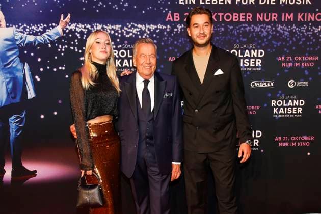 Weltpremiere des Roland Kaiser Konzertfilm 50 Jahre Roland Kaiser - Ein Leben für die Musik in Münster Münster, 16.10.2025 Annalena Kaiser, Roland Kaiser und Jan Kaiser bei der Weltpremiere des Roland Kaiser-Konzertfilms in Münster NRW Copyright: xMatthiasxGränzdörferx