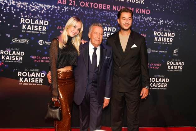 Weltpremiere des Roland Kaiser Konzertfilm 50 Jahre Roland Kaiser - Ein Leben für die Musik in Münster Münster, 16.10.2025 Annalena Kaiser, Roland Kaiser und Jan Kaiser bei der Weltpremiere des Roland Kaiser-Konzertfilms in Münster NRW Copyright: xMatthiasxGränzdörferx