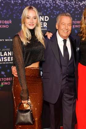 Weltpremiere des Roland Kaiser Konzertfilm 50 Jahre Roland Kaiser - Ein Leben für die Musik in Münster Münster, 16.10.2025 Annalena Kaiser und Roland Kaiser bei der Weltpremiere des Roland Kaiser-Konzertfilms in Münster NRW Copyright: xMatthiasxGränzdörferx
