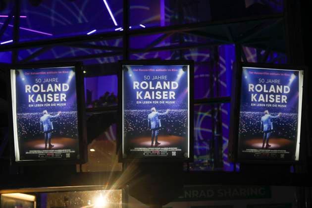 Weltpremiere des Roland Kaiser Konzertfilm 50 Jahre Roland Kaiser - Ein Leben für die Musik in Münster Münster, 16.10.2025 Roland Kaiser Plakat am Cineplex Münster bei der Weltpremiere des Roland Kaiser-Konzertfilms in Münster NRW Copyright: xMatthiasxGränzdörferx
