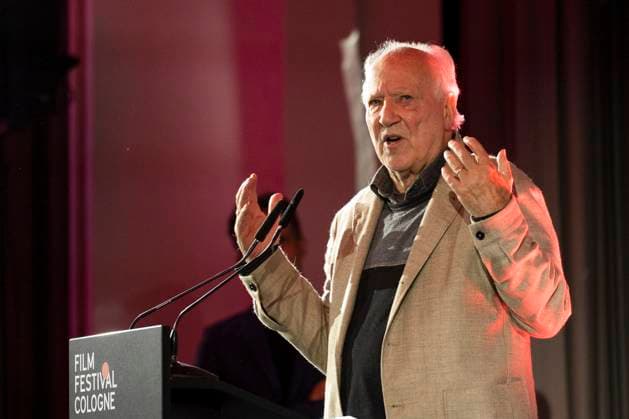 Regisseur, Filmemacher Werner HERZOG (mi.), Preistraeger Filmpreis Koeln 2025, Portrait, Portraet, Halbfigur, bei seiner Dankesrede, am Rednerpult, beim Film Festival Cologne, im Filmpalast Koeln, am 16.10.2025.