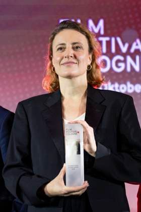Schauspielerin Maren EGGERT (mi.), Preistraegerin International Actors Award 2025, Portrait, Portraet, Halbfigur, freundlich, beim Film Festival Cologne, im Filmpalast Koeln, am 16.10.2025.