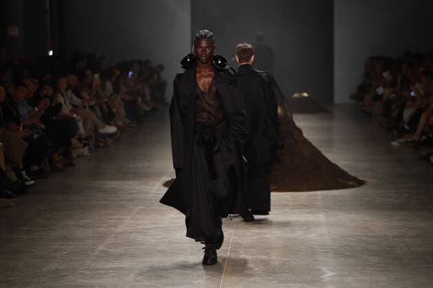 Leandro Castro s fashion show at SPFW No. 60 in Sao Paulo Sao Paulo (SP), 10 16 2025 - Fashion Fashion Show King Boy Leandro Castro fashion show at Sao Paulo Fashion Week - SPFW N60, at Pacubra in Ibirapuera Park in Sao Paulo, this Thursday, October 16, 2025. (Foto: Fabricio Bomjardim Thenews2 imago images) Leandro Castro s fashion show at SPFW No. 60 in Sao Paulo  Copyright: xFABRICIOxBOMJARDIMx