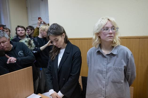 Court hearing of vocalist Diana Loginova (stage name Noako) in Saint Petersburg - 16 Oct 2025 Diana Loginova, vocalist of the band Stoptime, performing under the stage name Noako, who was detained after publicly performing songs by foreign agents as well as a song by Noize MC banned for distribution, attends a court hearing. Vocalist Diana Loginova (Noako) and drummer Vladislav Leontyev were sentenced to 13 days of arrest, while guitarist Alexander Orlov received 12 days. The musicians were detained after publicly performing songs by foreign agents, as well as a song by Noize MC that is banned for distribution. The street band Stoptime gained attention for performing songs by foreign agents in public places in St. Petersburg. Saint Pete Copyright: xAndreixBokx xSOPAxImagesx DSC_5457