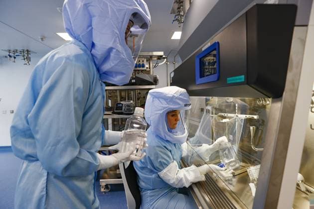 BioNTech Covid-19 Vaccine manufacturing facility in Germany MARBURG, GERMANY - MARCH 29: Employees in special suits test the procedures for the manufacturing of the messenger RNA (mRNA) for the Covid-19 vaccine in German company BioNTech, in Marburg, Germany on March 29, 2021. BioNTech Marburg s coronavirus vaccine production target will be 2.5 billion doses for 2021, up from 2.3 billion as it is considered as one of the largest manufacturing facilities producing mRNA vaccines in the world. The Pfizer-BioNTech vaccine was developed by Ozlem Tureci and Ugur Sahin, a couple who are children of Turkish immigrants in Germany. Berlin Germany. Editorial use only. Please get in touch for any other usage.  Copyright: x2025xAnadoluxAbdulhamidxHoÅübaÅüx