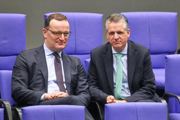 Berlin, Deutschland, 16.10.2025: Deutscher Bundestag: 34. Bundestagssitzung: Jens Spahn und Thorsten Frei, beide CDU *** Berlin, Germany, 16 10 2025 German Bundestag 34 Bundestag session Jens Spahn and Thorsten Frei, both CDU Copyright: xdtsxNachrichtenagenturx dts_88399