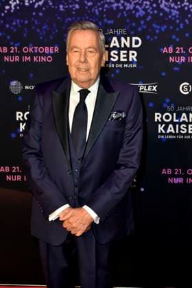 abb Roland Kaiser der Schlagersaenger auf dem roten Teppich bei der Kino Weltpremiere des Films 50 Jahre Roland Kaiser - Ein Leben fuer die Musik im Kino Cineplex am 16.10,2025 in Muenster NRW Deutschland
