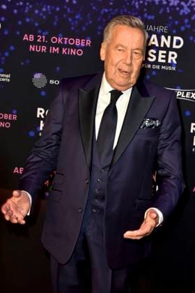 abb Roland Kaiser der Schlagersaenger auf dem roten Teppich bei der Kino Weltpremiere des Films 50 Jahre Roland Kaiser - Ein Leben fuer die Musik im Kino Cineplex am 16.10,2025 in Muenster NRW Deutschland