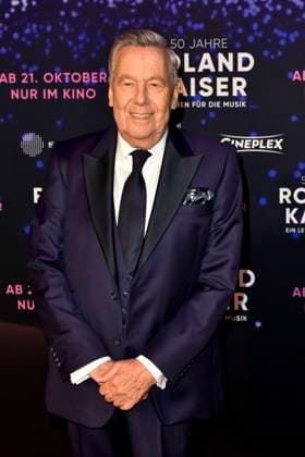 abb Roland Kaiser der Schlagersaenger auf dem roten Teppich bei der Kino Weltpremiere des Films 50 Jahre Roland Kaiser - Ein Leben fuer die Musik im Kino Cineplex am 16.10,2025 in Muenster NRW Deutschland
