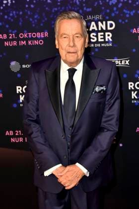 abb Roland Kaiser der Schlagersaenger auf dem roten Teppich bei der Kino Weltpremiere des Films 50 Jahre Roland Kaiser - Ein Leben fuer die Musik im Kino Cineplex am 16.10,2025 in Muenster NRW Deutschland