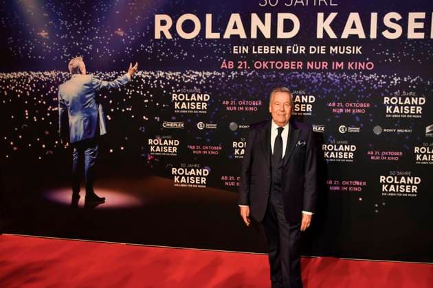 abb Roland Kaiser der Schlagersaenger auf dem roten Teppich bei der Kino Weltpremiere des Films 50 Jahre Roland Kaiser - Ein Leben fuer die Musik im Kino Cineplex am 16.10,2025 in Muenster NRW Deutschland
