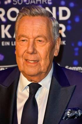 abb Roland Kaiser der Schlagersaenger auf dem roten Teppich bei der Kino Weltpremiere des Films 50 Jahre Roland Kaiser - Ein Leben fuer die Musik im Kino Cineplex am 16.10,2025 in Muenster NRW Deutschland