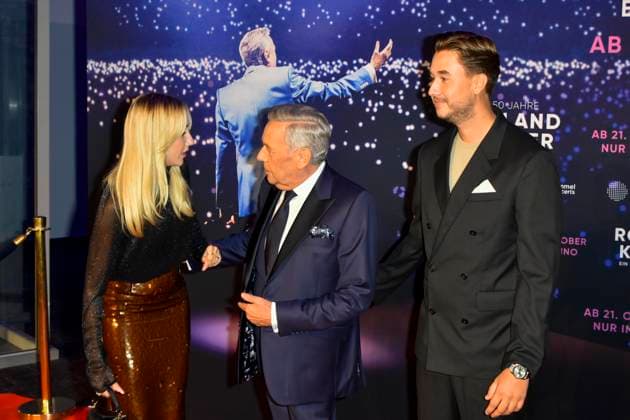 abb Roland Kaiser mit Tochter Annalena und Sohn Jan der Schlagersaenger auf dem roten Teppich bei der Kino Weltpremiere des Films 50 Jahre Roland Kaiser - Ein Leben fuer die Musik im Kino Cineplex am 16.10,2025 in Muenster NRW Deutschland