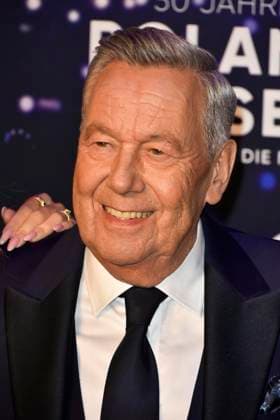 abb Roland Kaiser der Schlagersaenger auf dem roten Teppich bei der Kino Weltpremiere des Films 50 Jahre Roland Kaiser - Ein Leben fuer die Musik im Kino Cineplex am 16.10,2025 in Muenster NRW Deutschland