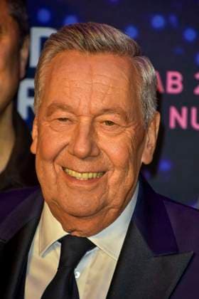 abb Roland Kaiser der Schlagersaenger auf dem roten Teppich bei der Kino Weltpremiere des Films 50 Jahre Roland Kaiser - Ein Leben fuer die Musik im Kino Cineplex am 16.10,2025 in Muenster NRW Deutschland