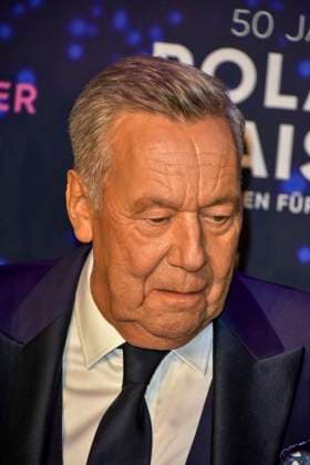 abb Roland Kaiser der Schlagersaenger auf dem roten Teppich bei der Kino Weltpremiere des Films 50 Jahre Roland Kaiser - Ein Leben fuer die Musik im Kino Cineplex am 16.10,2025 in Muenster NRW Deutschland