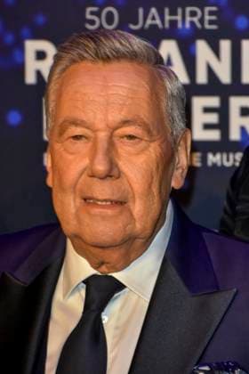 abb Roland Kaiser der Schlagersaenger auf dem roten Teppich bei der Kino Weltpremiere des Films 50 Jahre Roland Kaiser - Ein Leben fuer die Musik im Kino Cineplex am 16.10,2025 in Muenster NRW Deutschland