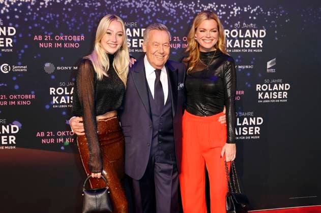 Annalena Keiler, Roland Kaiser und Saskia Leppin bei der Premiere des Dokumentarfilms 50 Jahre Roland Kaiser - Ein Leben für die Musik im Cineplex Münster. Münster, 16.10.2025