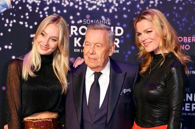 Annalena Keiler, Roland Kaiser und Saskia Leppin bei der Premiere des Dokumentarfilms 50 Jahre Roland Kaiser - Ein Leben für die Musik im Cineplex Münster. Münster, 16.10.2025