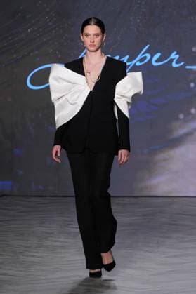 (251017) -- VANCOUVER, Oct. 17, 2025 -- A model walks the runway in JUMPER ZHANG s Spring Summer 2026 collection during Vancouver Fashion Week in Vancouver, British Columbia, Canada, Oct. 16, 2025. (Photo by Xinhua) CANADA-VANCOUVER-VANCOUVER FASHION WEEK-CHINA DESIGN LiangxSen 