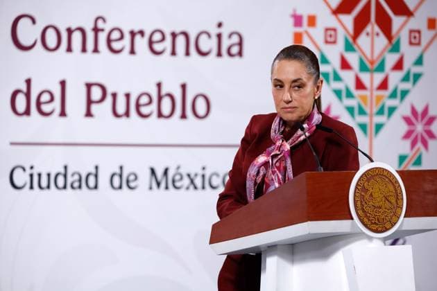 Mexico™s President Claudia Sheinbaum Holds Briefing Mexican President Claudia Sheinbaum Pardo speaks about the assistance to the population affected by flooding in the Mexican states during a press conference at the National Palace on October 16, 2025, in Mexico City, Mexico. Mexico City CDMX Mexico Copyright: xLuisxBarronx