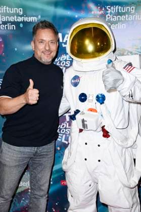 Lars Pape bei der Weltpremiere der 360Â° Fulldome-Show von Peter Schillings Major Tom: völlig losgelöst im Zeiss-Großplanetarium. Berlin, 16.10.2025