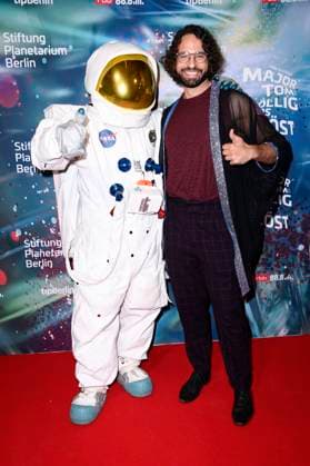 Bastian Castillo bei der Weltpremiere der 360Â° Fulldome-Show von Peter Schillings Major Tom: völlig losgelöst im Zeiss-Großplanetarium. Berlin, 16.10.2025